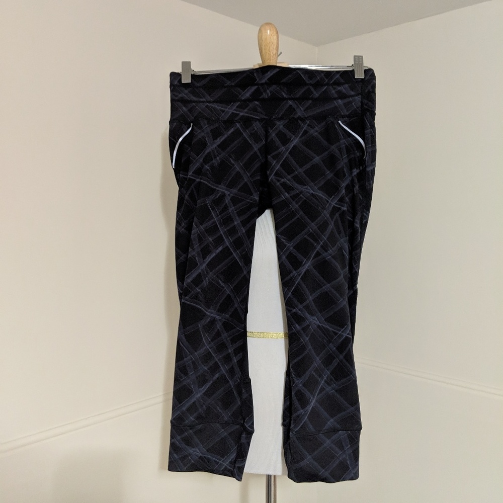 Athleta Black Patterned Chatarunga Capris Crops - image 1